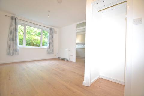 Studio to rent, Grange Road, London SE19