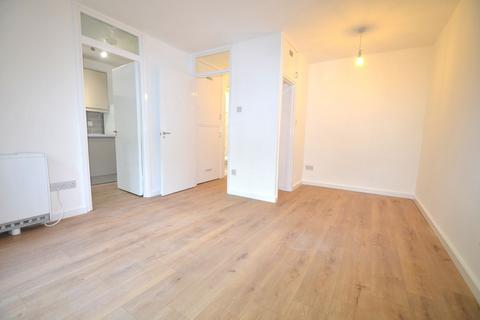 Studio to rent, Grange Road, London SE19