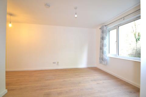 Studio to rent, Grange Road, London SE19