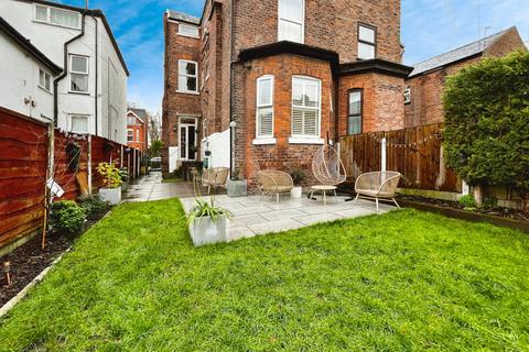 2 bedroom flat for sale, Central Road, West Didsbury, Manchester, M20