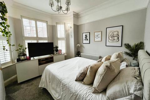 2 bedroom flat for sale, Central Road, West Didsbury, Manchester, M20