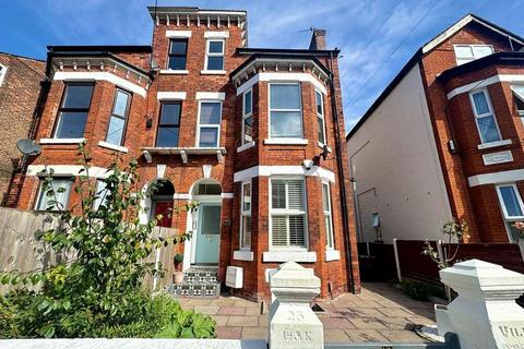 2 bedroom flat for sale, Central Road, West Didsbury, Manchester, M20