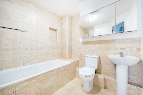 2 bedroom flat for sale, Burghley Hall Close, London SW19