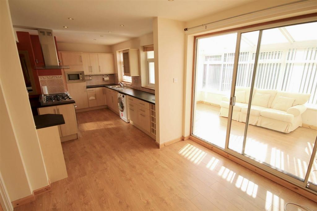 Open Plan Kitchen and Dining Room