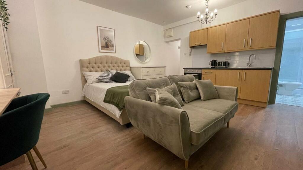 A spacious and inviting large double bedroom fe...