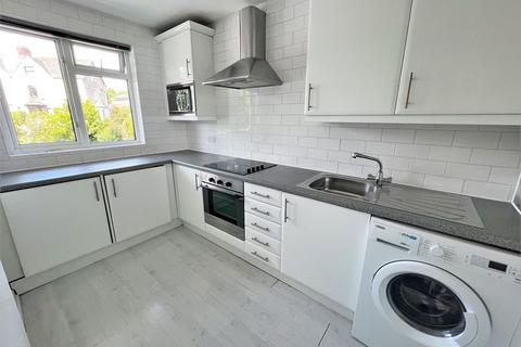 2 bedroom property for sale, St Andrews House, Bradford Place, Penarth