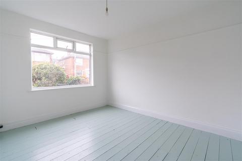 2 bedroom flat to rent, *Available Now* Birchwood Avenue, High Heaton, NE7