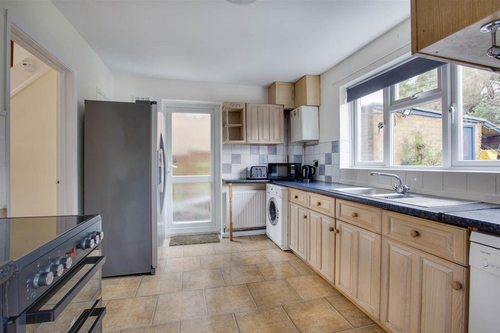 93 Gayhurst Road, HP13 7 XJ (LOW RES)-10.jpg