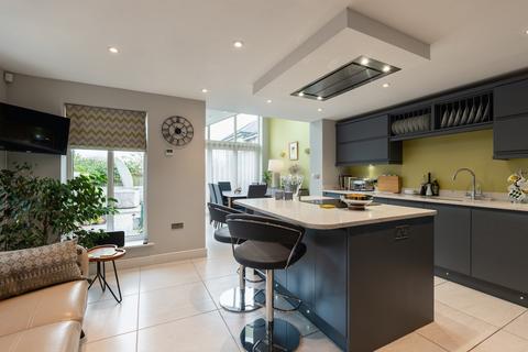6 Liveridge Close, Henley-in-arden, B95 5FX