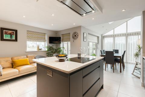 6 Liveridge Close, Henley-in-arden, B95 5FX