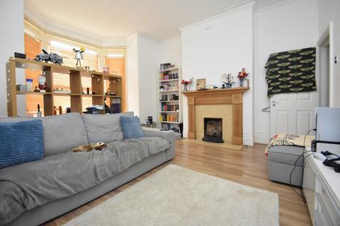 2 bedroom flat to rent, Castle Road, Southsea PO5