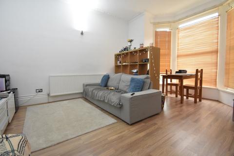 2 bedroom flat to rent, Castle Road, Southsea PO5