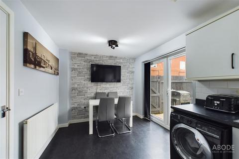 7 Adkins Close, Stretton, Burton-on-trent, DE14 2FH