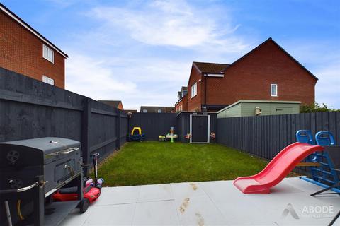 7 Adkins Close, Stretton, Burton-on-trent, DE14 2FH