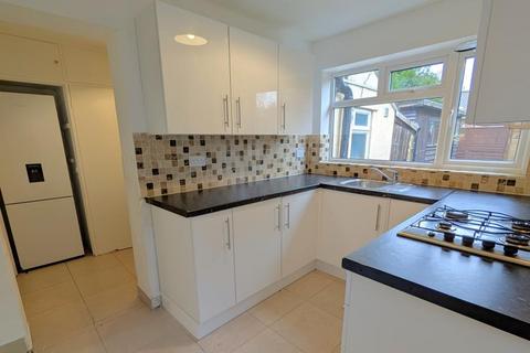 3 bedroom semi-detached house to rent, 23 North Road, Woking GU21