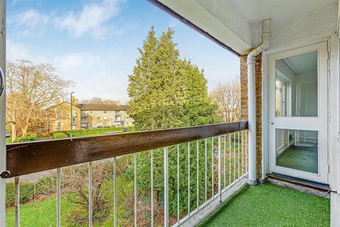 2 bedroom flat to rent, Castelnau, Barnes, SW13