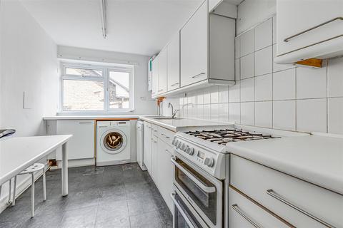 2 bedroom flat to rent, Castelnau, Barnes, SW13