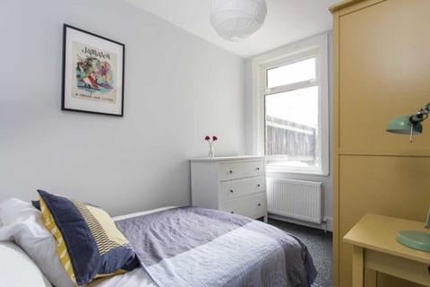 1 bedroom in a house share to rent, Shieldhall Street, London SE2