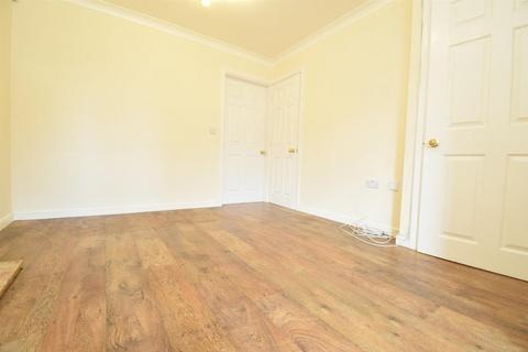 2 bedroom townhouse to rent, Hoctun Close, Castleford WF10