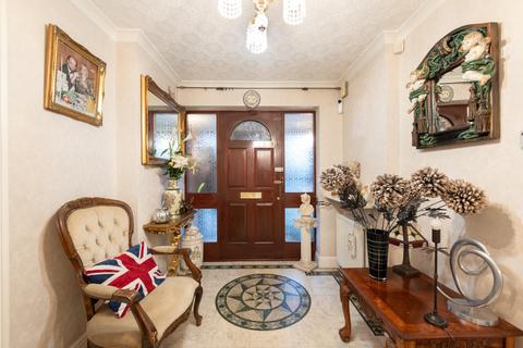 3 bedroom detached house for sale, Brycedale Crescent, London N14