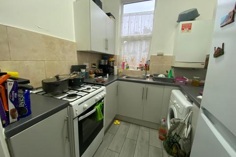 2 bedroom flat for sale, Ripple Road, Barking IG11 7RW