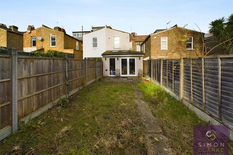 2 bedroom flat to rent, Beresford Road, Haringey, N8 - WITH PRIVATE GARDEN