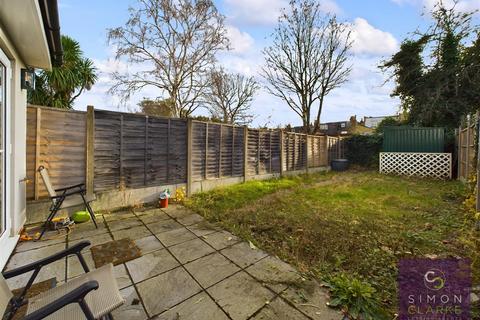 2 bedroom flat to rent, Beresford Road, Haringey, N8 - WITH PRIVATE GARDEN