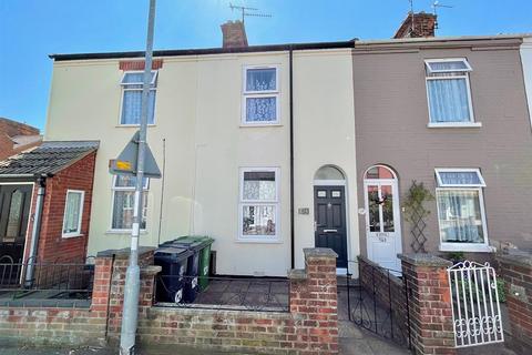 3 bedroom terraced house to rent, Gordon Road, Great Yarmouth