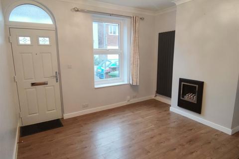 3 bedroom terraced house to rent, Gordon Road, Great Yarmouth