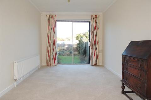 3 bedroom semi-detached house to rent, Sutherland Avenue, Bristol