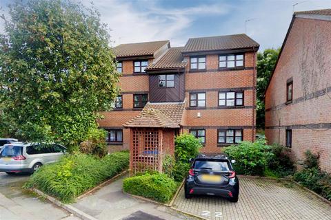 2 bedroom property for sale, Hamburgh Court, Cheshunt