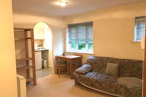 Studio to rent, Boxford Ridge, Bracknell