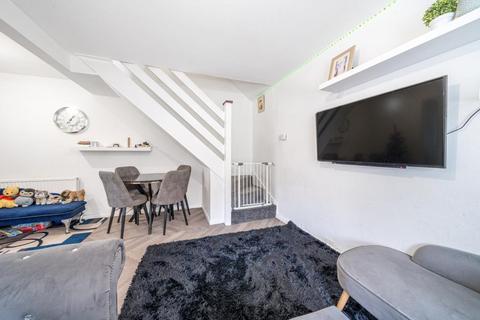 2 bedroom end of terrace house for sale, Langtons Meadow,  Slough,  SL2