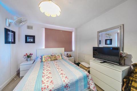 3 bedroom flat for sale, Beaufort Park,  London,  NW11