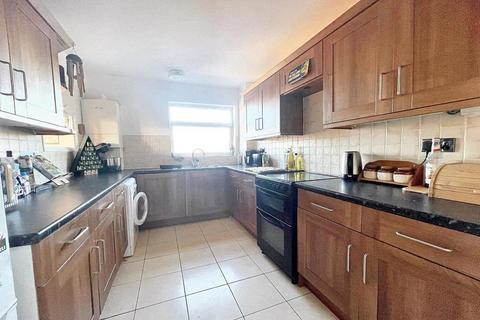 2 bedroom flat for sale, Malines Court, South Coast Road, Peacehaven, BN10 7PL