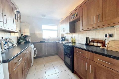 2 bedroom flat for sale, Malines Court, 302 South Coast Road, Peacehaven, BN10 7PL