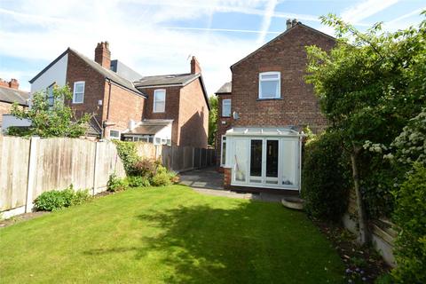 3 bedroom semi-detached house to rent, Urban Road, Sale, M33 7TX