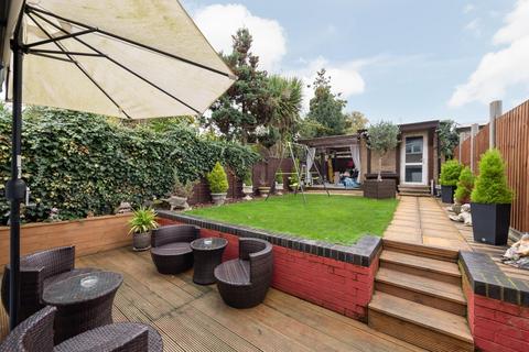 4 bedroom end of terrace house for sale, Hampden Way, London N14