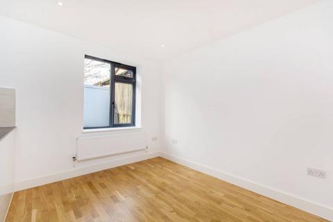 1 bedroom flat for sale, Barclay Court, Penge, London, SE26