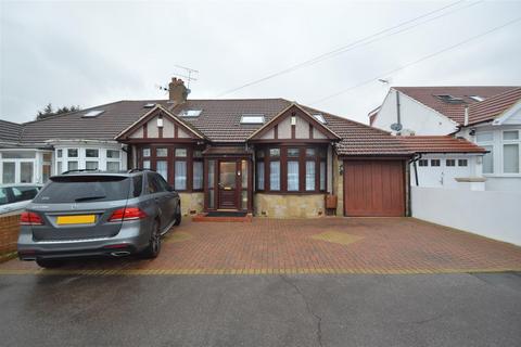 6 bedroom bungalow for sale, Leigh Avenue, Redbridge