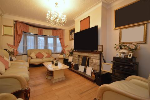 6 bedroom bungalow for sale, Leigh Avenue, Redbridge