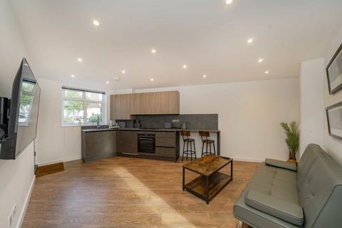 1 bedroom flat to rent, Ecclesbourne Gardens, London N13