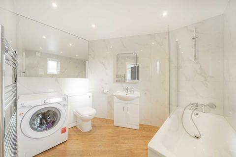 1 bedroom flat to rent, Ecclesbourne Gardens, London N13