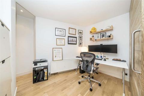 2 bedroom flat for sale, Great Sutton Street, London EC1V