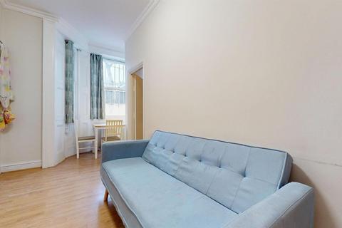 1 bedroom flat to rent, West Cromwell Road, London SW5