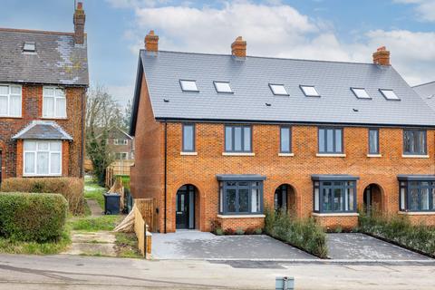 4 bedroom end of terrace house for sale, Hurst Green Road, Oxted