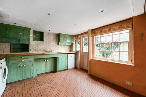 4 bedroom cottage for sale, West Street, Rye, East Sussex TN31 7ES