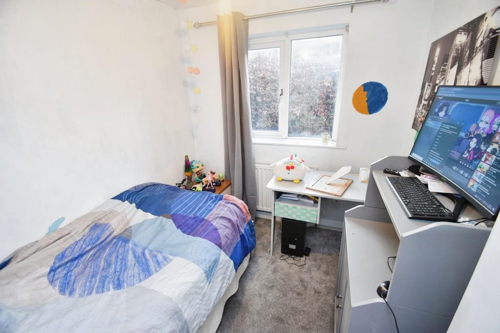 92e7c303-Bedroom