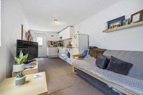 27 Coleridge Crescent, Colnbrook, Slough, SL3 0PY