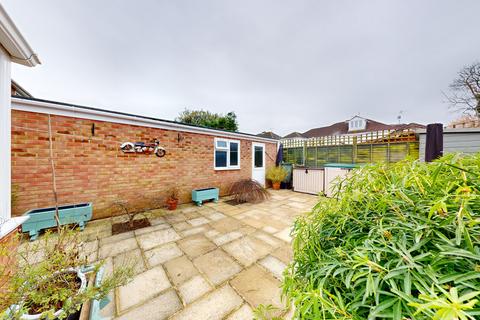 3 bedroom semi-detached house for sale, Oak Manor Drive, Cheltenham